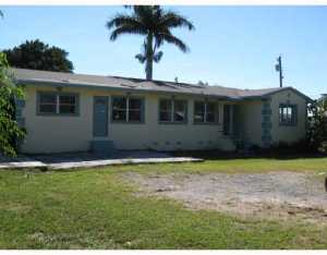 264 E 3rd St, Pahokee, FL 33476 photo 1