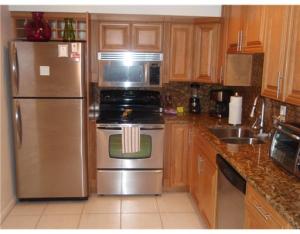 380 E Laurel Dr #2D, Margate, FL 33063 photo 1