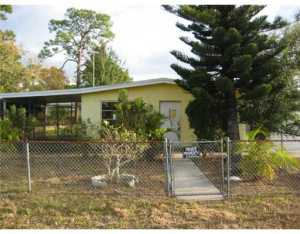 2808 SE Delmar St, Stuart, FL 34997 photo 1