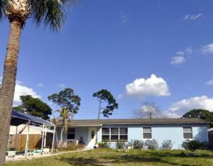 929 SE Dolphin Dr, Stuart, FL 34996 photo 1