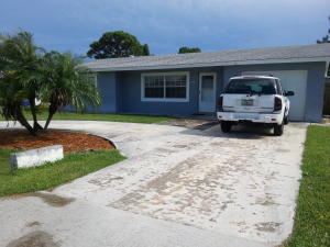 1990 SE Madison St, Stuart, FL 34997 photo 1