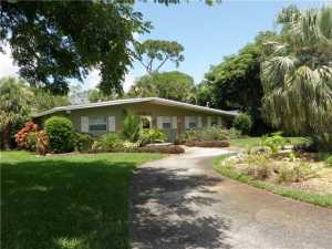 918 SE Madison Ave, Stuart, FL 34996 photo 1