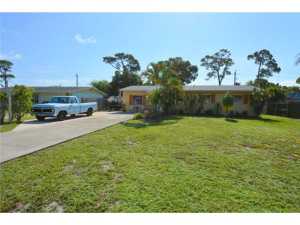 915 SE Dolphin Dr, Stuart, FL 34996 photo 1