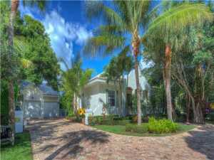 210 SE Coconut Ave, Stuart, FL 34996 photo 1