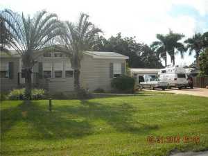 2710 SE Holly St, Stuart, FL 34997 photo 1