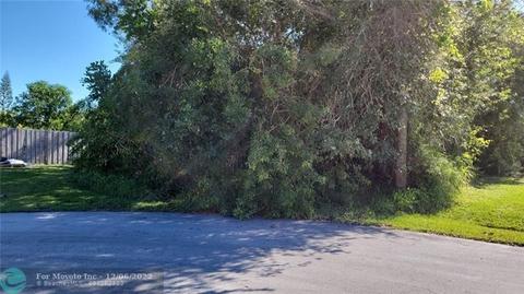 2562 SE Kaycee Ct, Port St Lucie, FL 34952