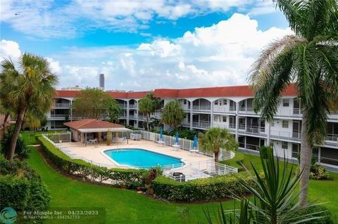 541 Blue Heron Dr #305, Hallandale Beach, FL 33009