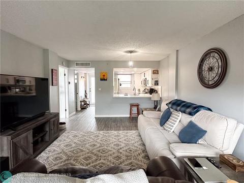 114 Royal Park Dr #3D, Oakland Park, FL 33309