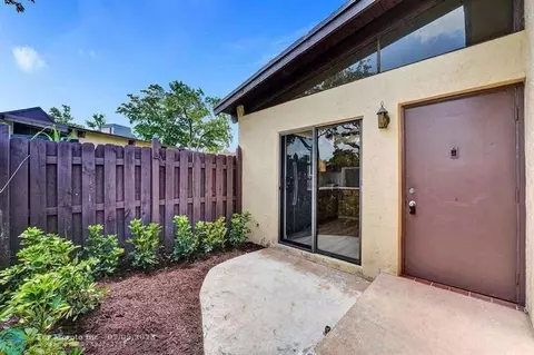 130 Gate Rd #1-67, Hollywood, FL 33024