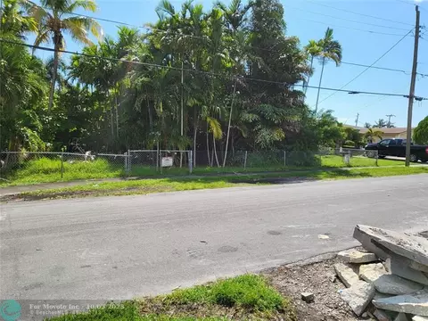 14 NW 14th Ct, Dania Beach, FL 33004