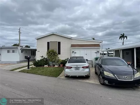 8565 SW 17th Ct, Davie, FL 33324