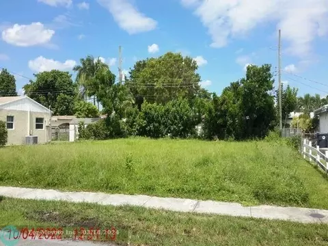 6411 SW 16th Ct, Pompano Beach, FL 33068