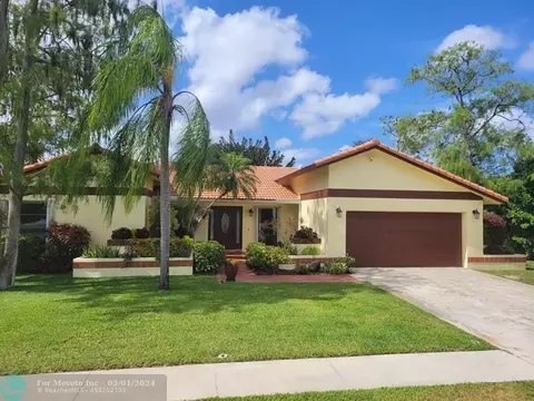 9149 Old Pine Rd, Boca Raton, FL 33428
