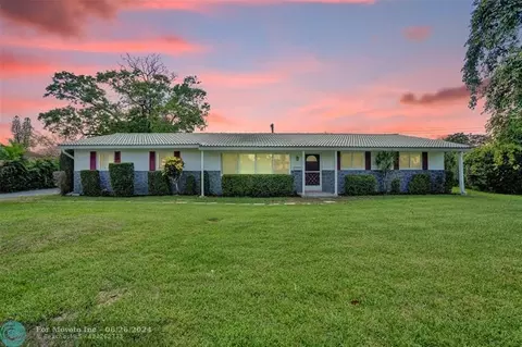 3700 NW 82nd Ter, Coral Springs, FL 33065