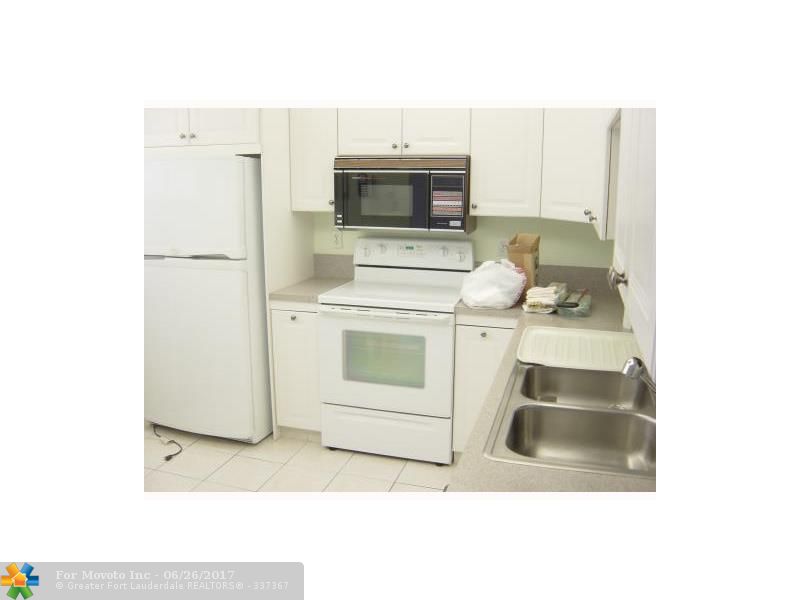 2006 Granada Dr #E4, Coconut Creek, FL 33066 photo 3