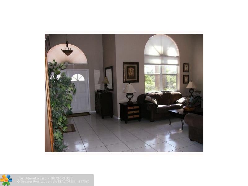 301 NE 3rd Ave, Dania, FL 33004 photo 1