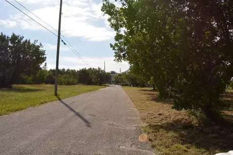 1664 Lambert Dr, Big Pine Key, FL 33043 photo 3