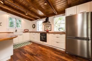 1022 Roberts Ln, Key West, FL 33040 photo 2