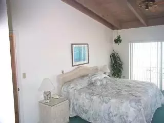 408 Harbour Apt, Marathon, FL 33050 photo 4