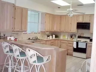 415 Harbour Apt, Marathon, FL 33050 photo 3