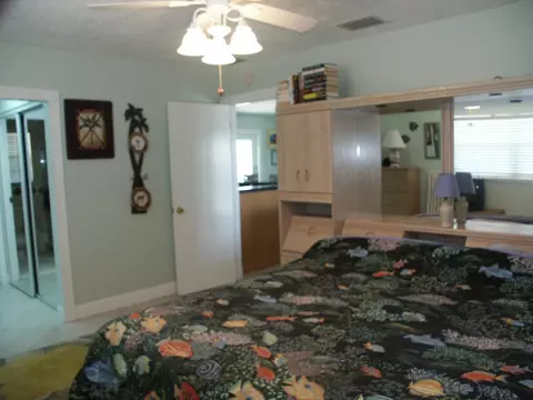 202 E Bruce Ct, Marathon, FL 33050 photo 4