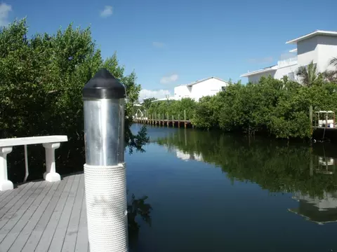 202 E Bruce Ct, Marathon, FL 33050 photo 2