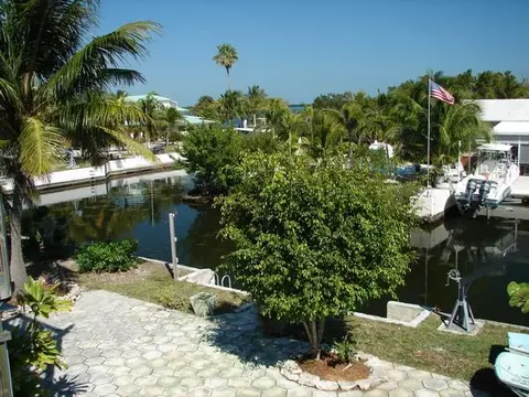 661 Pine Ln, Big Pine Key, FL 33043 photo 3