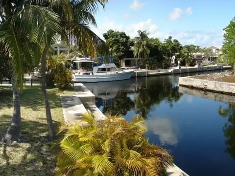 545 Ixora Dr, Big Pine Key, FL 33043 photo 4