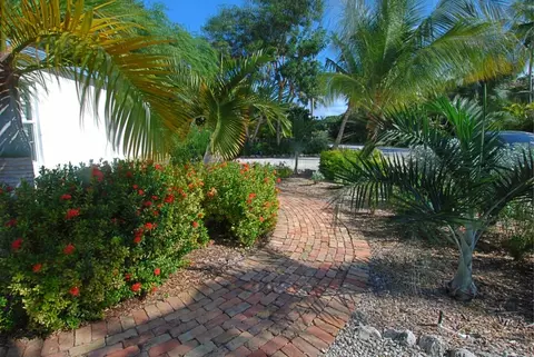 28 Snapper Ave, Key Largo, FL 33037 photo 2