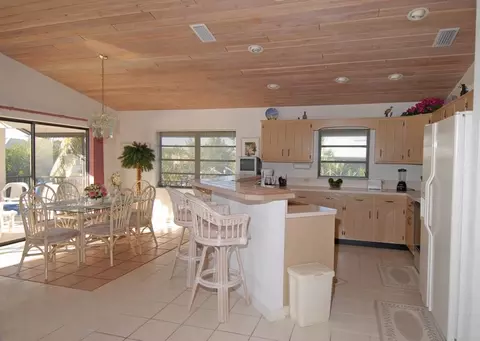 875 Ellen Dr, Key Largo, FL 33037 photo 3