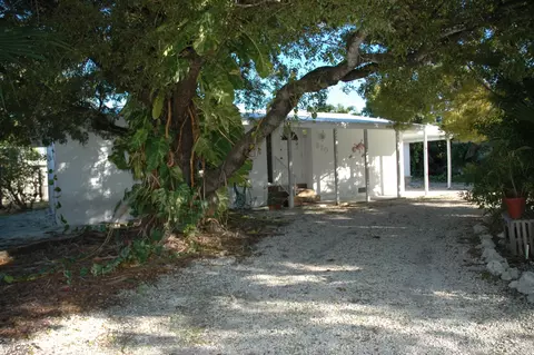 970 95th St, Marathon, FL 33050 photo 1