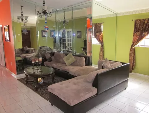 2443 W 71 Pl, Hialeah, FL 33016 photo 2