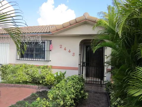 2443 W 71 Pl, Hialeah, FL 33016 photo 1