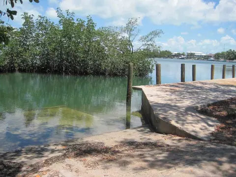 210 Apache St, Plantation Key, FL 33070 photo 3