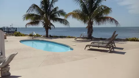 2980 Dolphin Dr, Marathon, FL 33050 photo 4