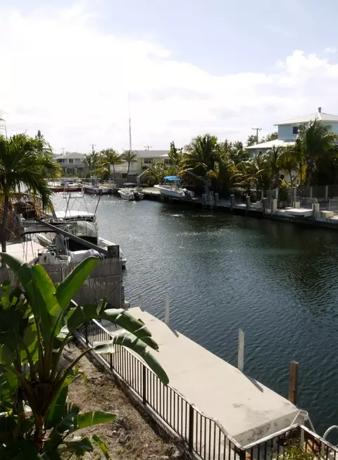 70 E Cahill Ct, Big Pine Key, FL 33043 photo 2