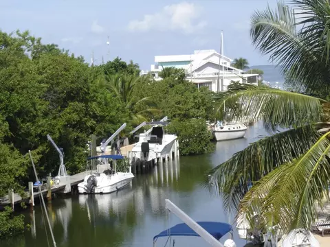 233 Apache St, Plantation Key, FL 33036 photo 1