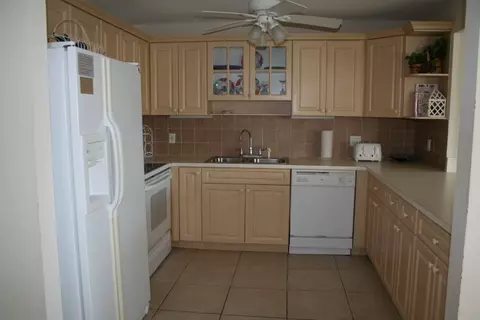 240 9th St #KEY colony, Key Colony Beach, FL 33051 photo 4