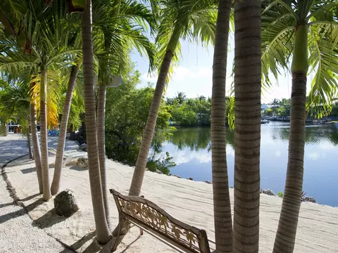 208 Mohawk St, Tavernier, FL 33070 photo 3