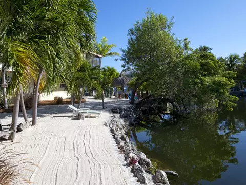 208 Mohawk St, Tavernier, FL 33070 photo 2