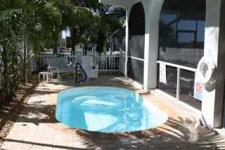 172 E Cahill Ct, Big Pine Key, FL 33043 photo 3