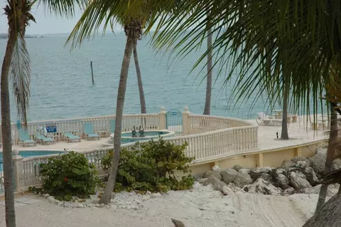 101 E Ocean Dr UNIT C-305, Key Colony Beach, FL 33051 photo 4