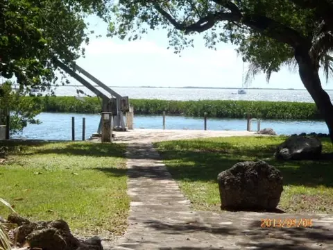 124 E Shore Dr, Key Largo, FL 33037 photo 2