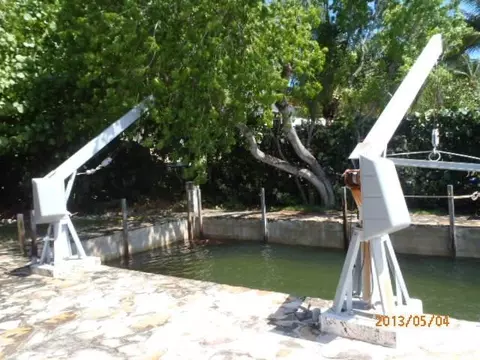 124 E Shore Dr, Key Largo, FL 33037 photo 3