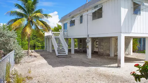 73 E Cahill Ct, Big Pine Key, FL 33043 photo 2
