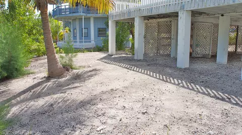 73 E Cahill Ct, Big Pine Key, FL 33043 photo 5