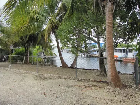 8 Swallow Rd, Key Largo, FL 33037 photo 2