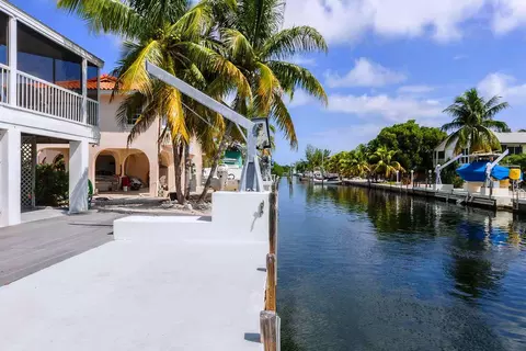 121 W Bruce Ct, Marathon, FL 33050 photo 5