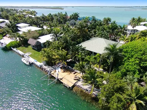 245 S Point Dr, Sugarloaf Key, FL 33042 photo 8