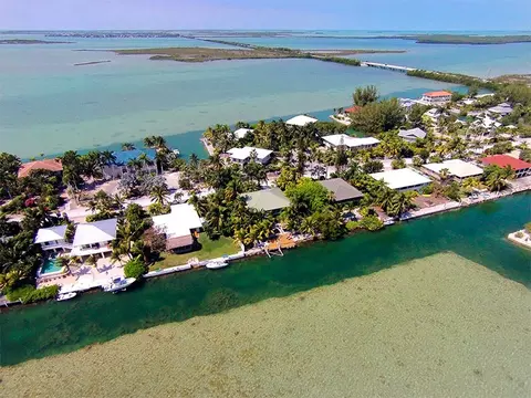 245 S Point Dr, Sugarloaf Key, FL 33042 photo 3